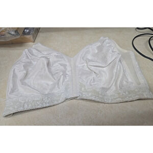 JC Penney Underscore White Satin Soft Cup Full Coverage Wire Free Bra Size 46DDD